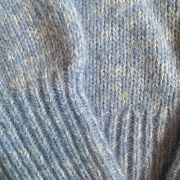 Super cozy Light blue thick knitted sweater - Picture 3 of 3